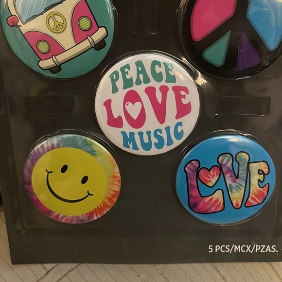 Suit Yourself Costume Co Groovy 60’s 5 Piece Buttons.NWT🔺FIRM🔺 - Picture 3 of 3